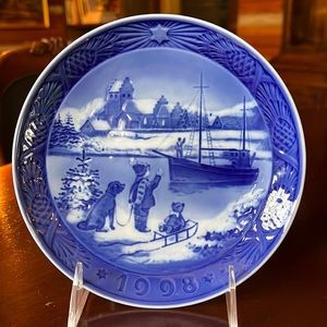 Royal Copenhagen Blue & White Annual Christmas Plate - 1998